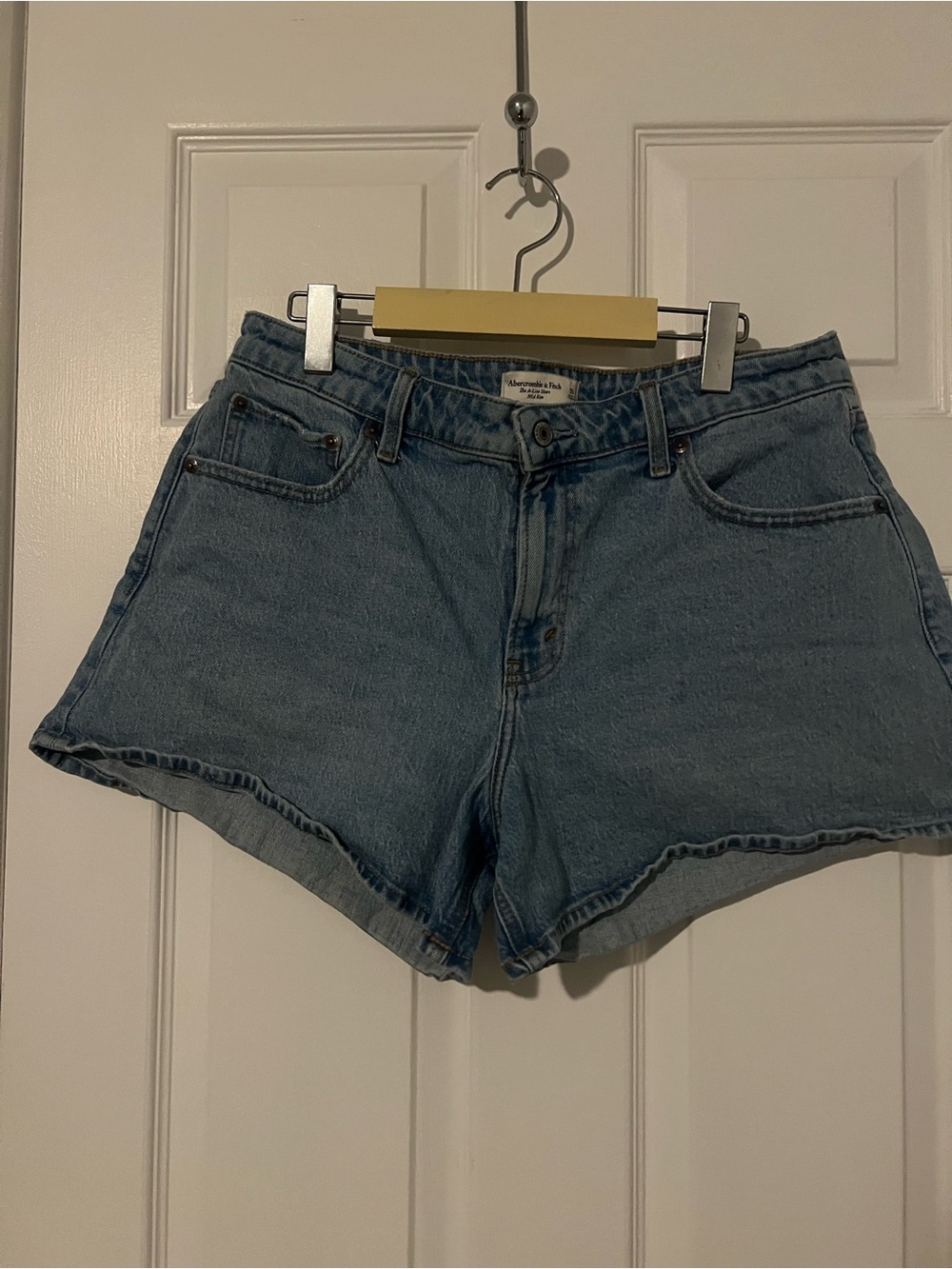 Abercrombie - Curve Love Mid Rise A-Line Short